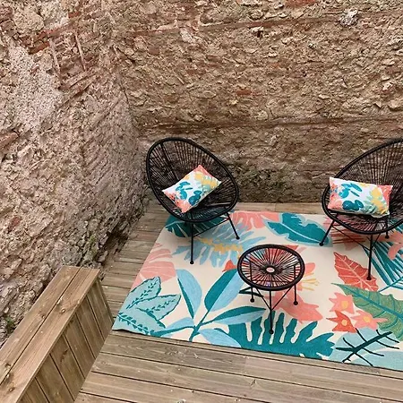 Le St Cyprien T2 Apartment